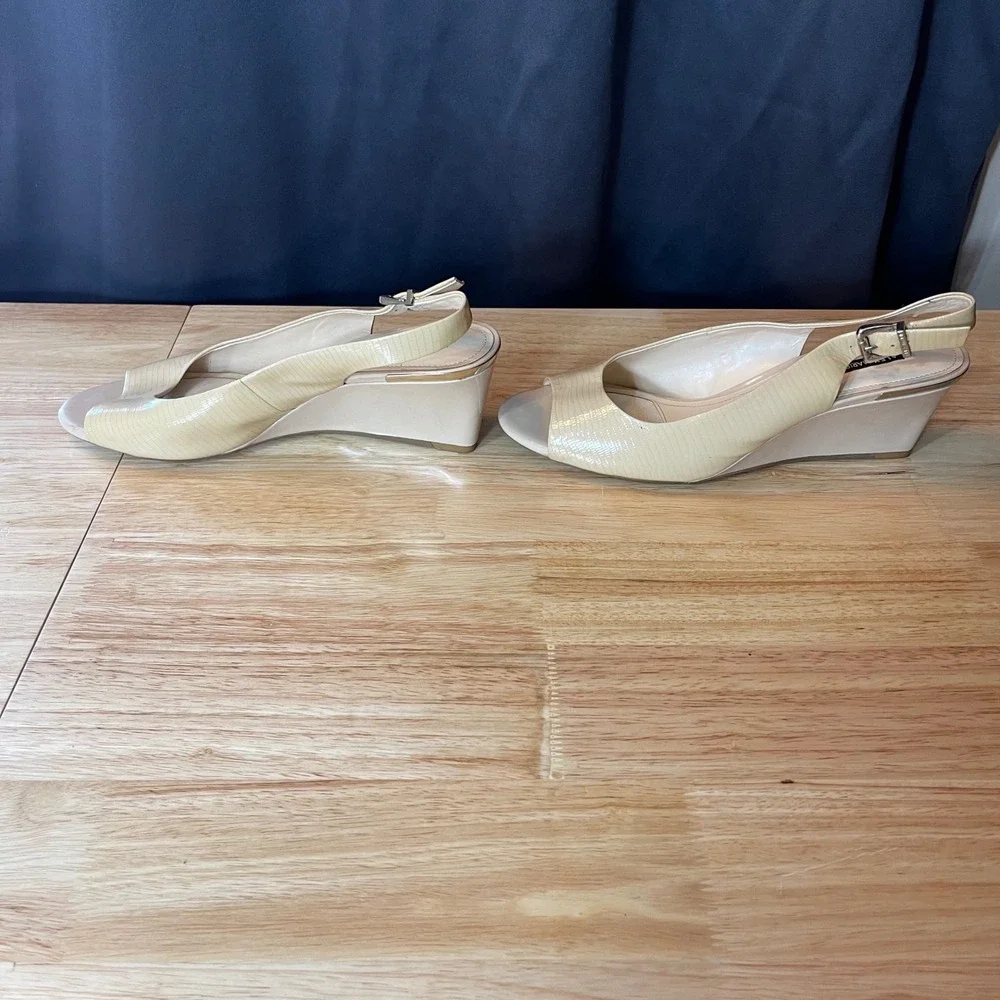 Alex Marie Womens Cream Lizard Embossed Slingback Wedge Peep Toe Sandals 11M